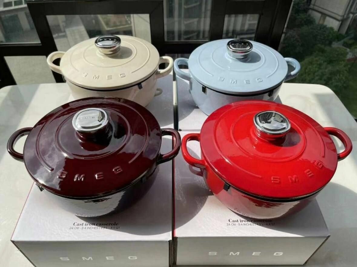 Изображение Кастрюля Smeg, чугунная, голубой, с антипригарным покрытием, 4.2 л