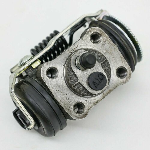 Рабочий тормозной цилиндр задний ISUZU ELF 3040 диаметр 32 с прокачкой левый DBEST 7995₽