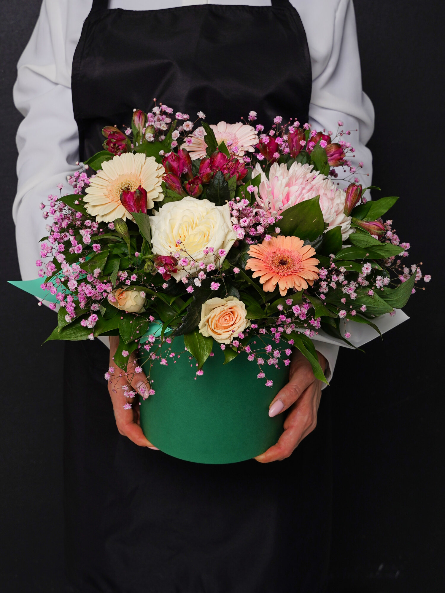 "Роза и хризантемы" в коробке с альстромерией, размер M, Микс 13шт, 30 см