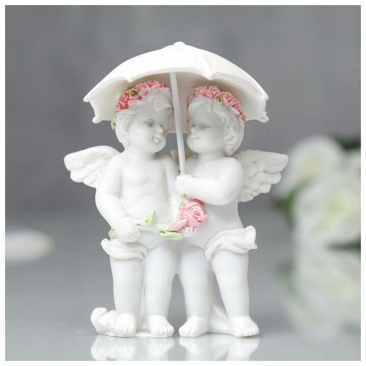 Сувенир полистоун Ангелочки под зонтиком в розовыx веночкаx 8,5x6,7x6,5 см