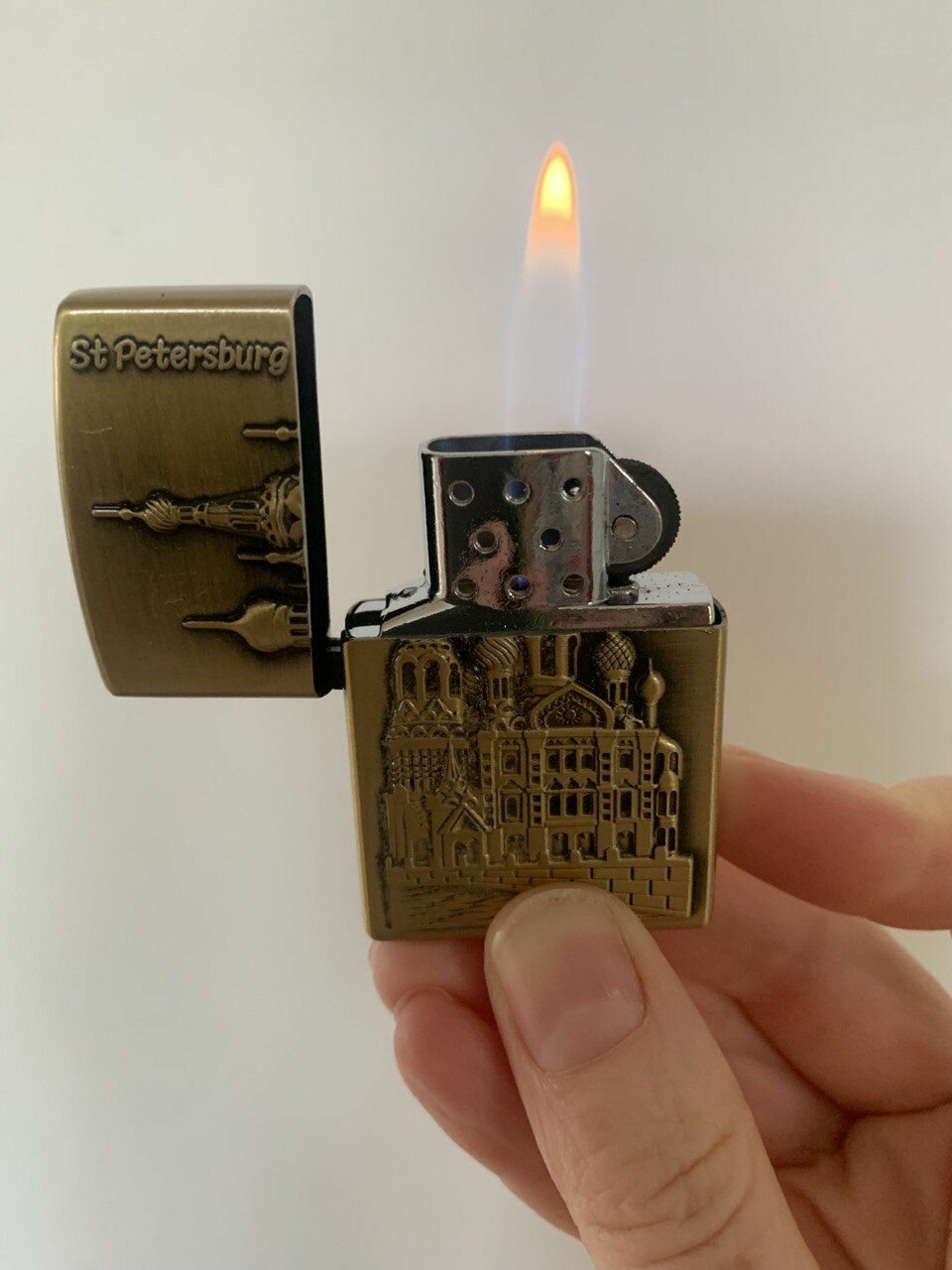 Подарочная зажигалка газовая храм Спаса на Крови бронза