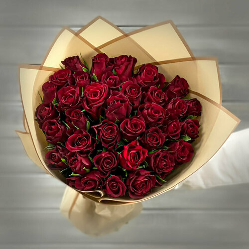 Букет из 39 красных роз 40 см в упаковке Д