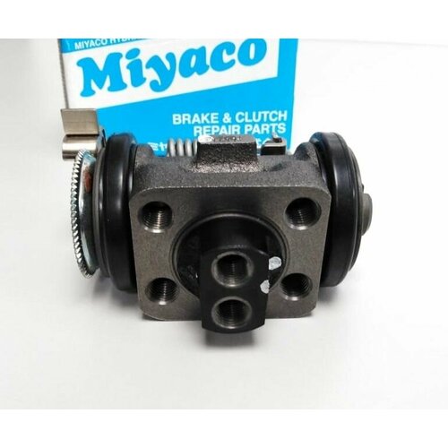 Рабочий тормозной цилиндр задний NISSAN ATLAS 2640 диаметр 30 с прокачкой левый MIYACO 10155₽