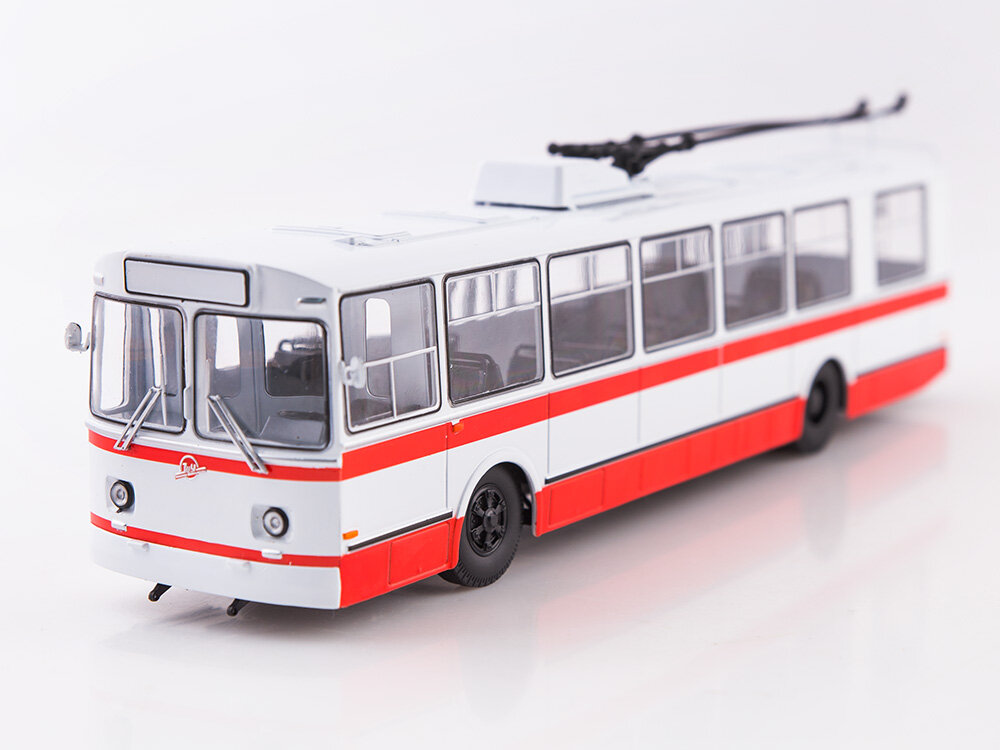 Масштабная модель ЗИУ-682Б Наши Автобусы 1:43