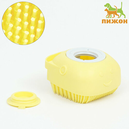 Щётка для мытья и массажа животных с емкостью для шампуня желтая 484₽