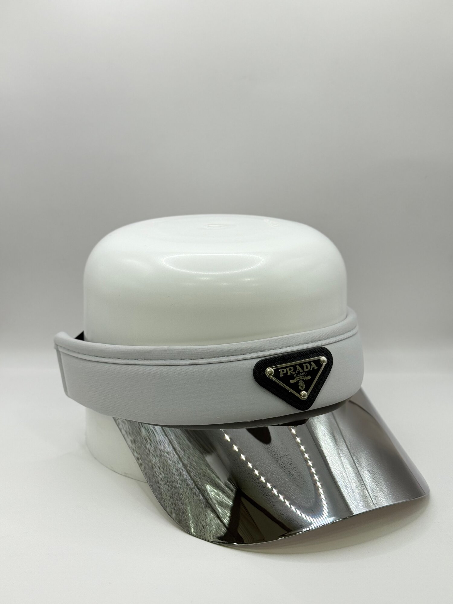 Кепка Prada козырек для женщин, размер 58 ( универсальный ), 000 белый — фото 1