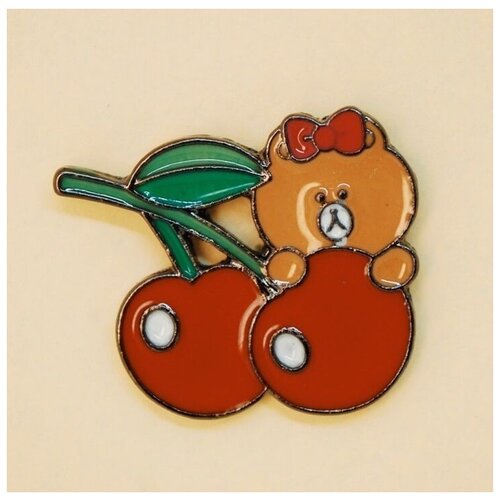 Значок металлический Медвежонок с вишнями (Клипса, Бижутерный сплав, Красный) 51359