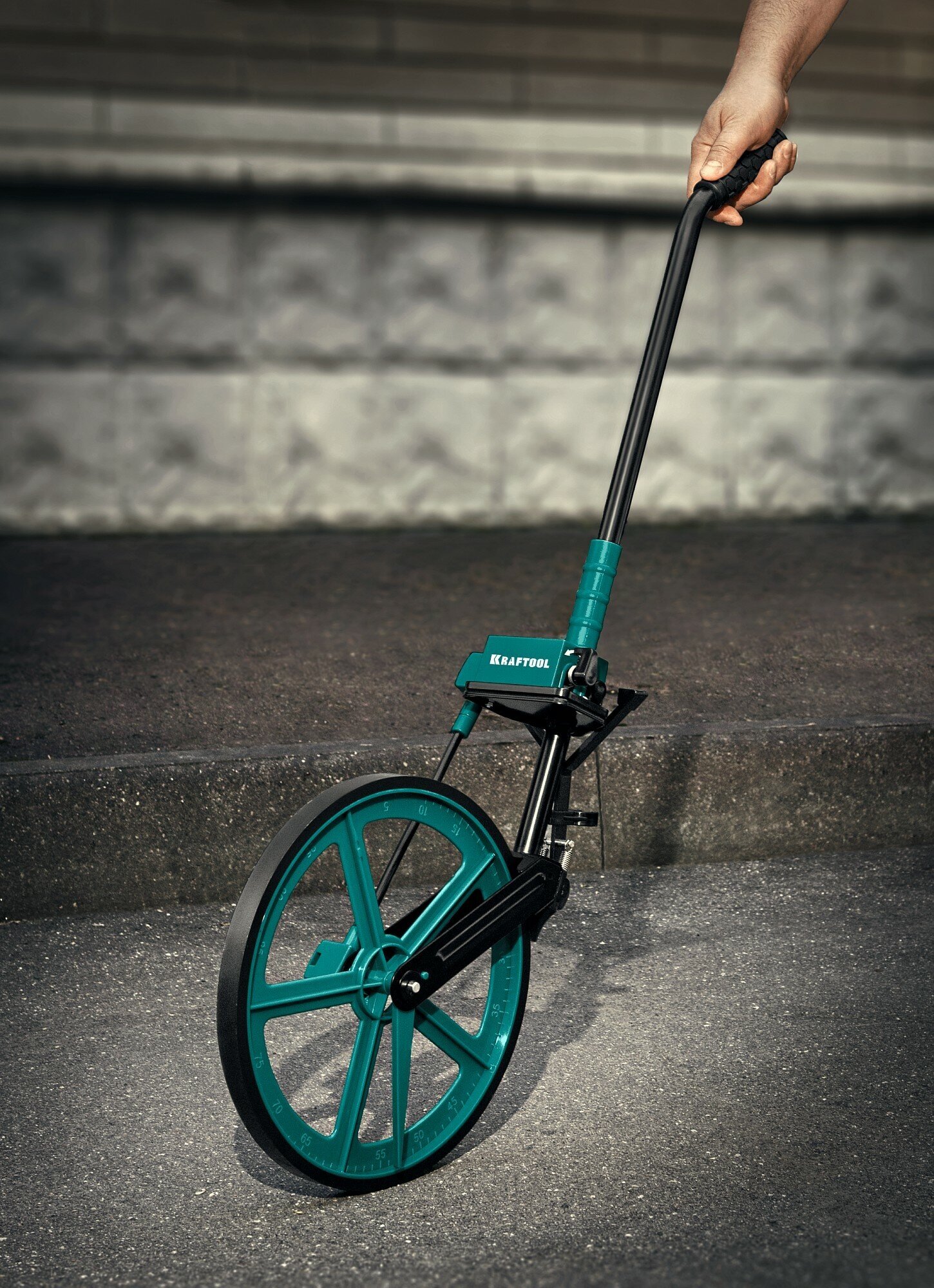 KRAFTOOL 99999м, Измерительное колесо (курвиметр) с металлическим шасси и рукояткой (34756) - фотография № 5