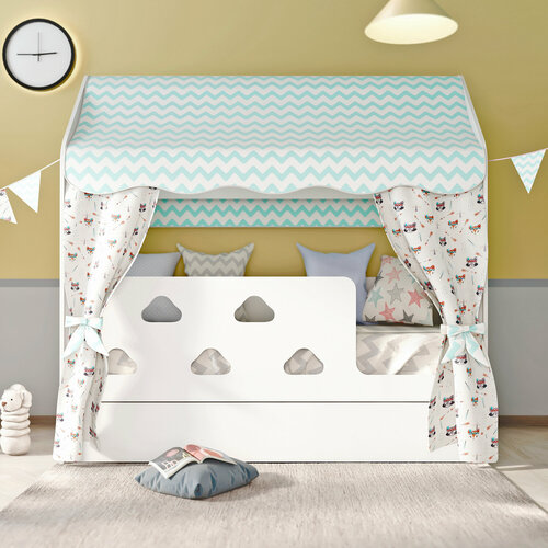 Детская кроватка домик Облачка с текстилем и ящиком светлый со зверятами вход справа 24990₽