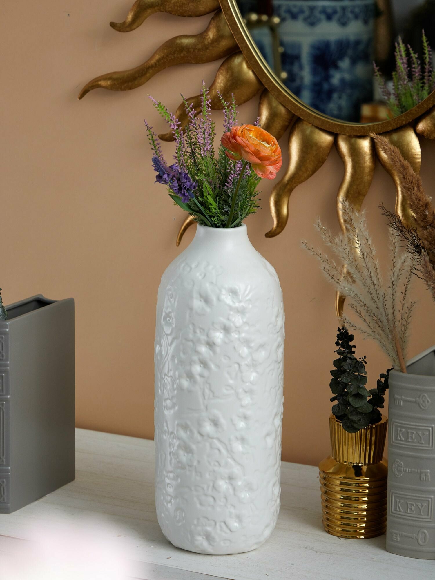 68-033 Ваза настольная Нежность 15х15х38см, керамика, белая, Glasar