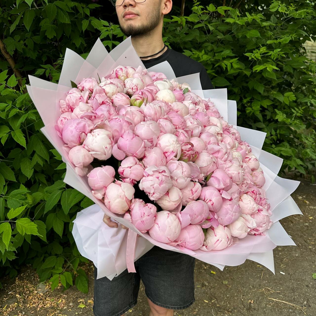 Букет Demin Flowers "Сара Бернар", из 101 розового пиона, высота 60 см, 2 упаковки