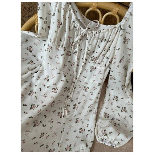 Шифоновое платье с открытыми плечами в цветок My store, цвет белый молочный, размер М(44)