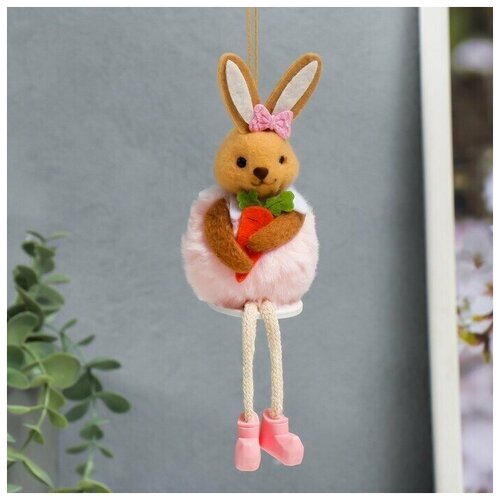 Сувенир Зайчишка в меховой шубке с морковкой 6х12 см 664₽