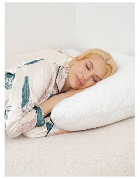 Подушка для сна BIO-TEXTILES "очарование" 40*40 белая стеганная с искусственным лебяжьим пухом - фотография № 2