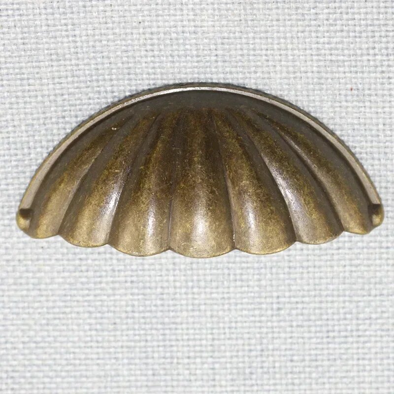 Антикварная латунная ручка-ракушка Green bronze