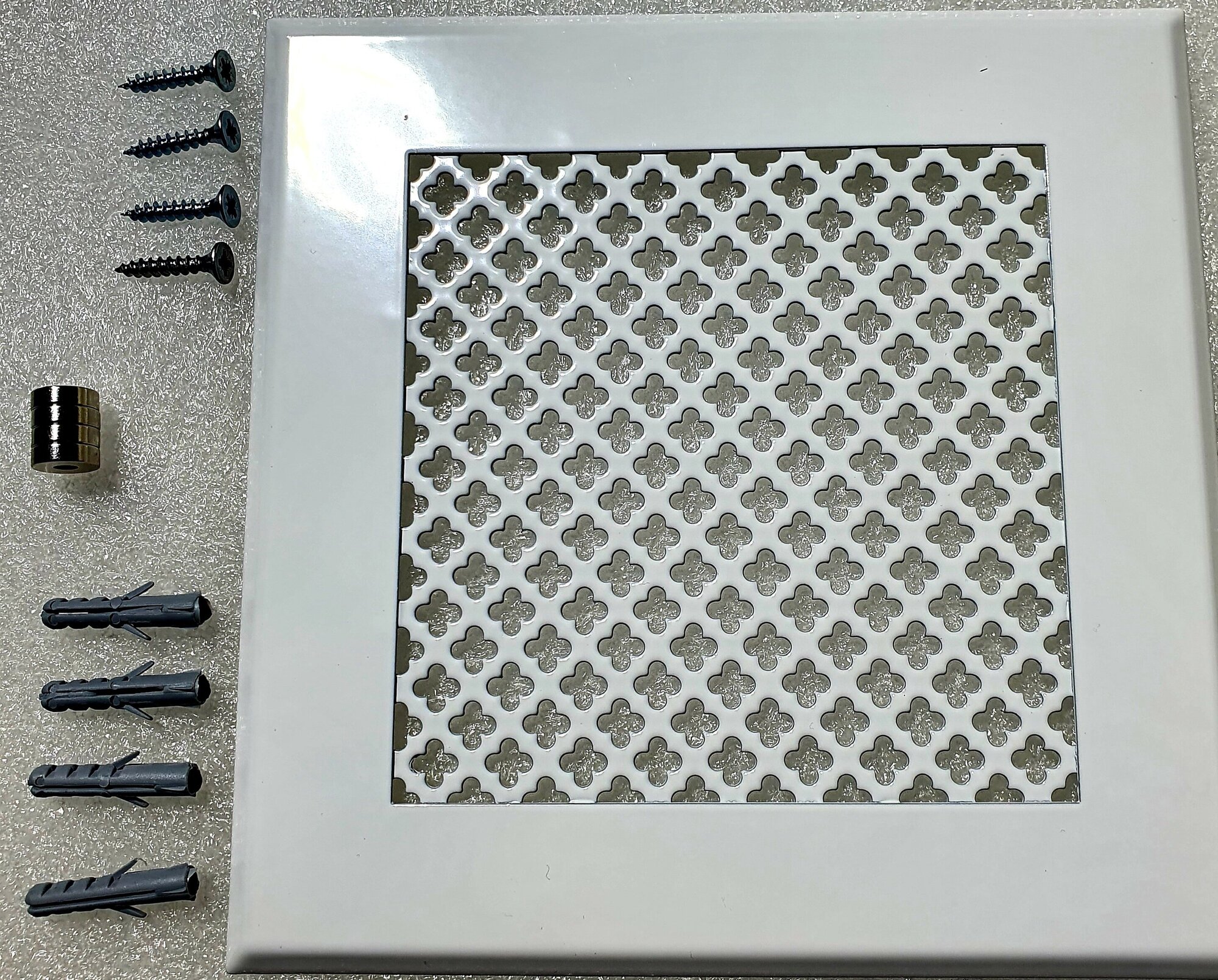 Вентиляционная решетка металлическая на магнитах 150х150мм, тип перфорации мелкий цветок, белый RAL 9016