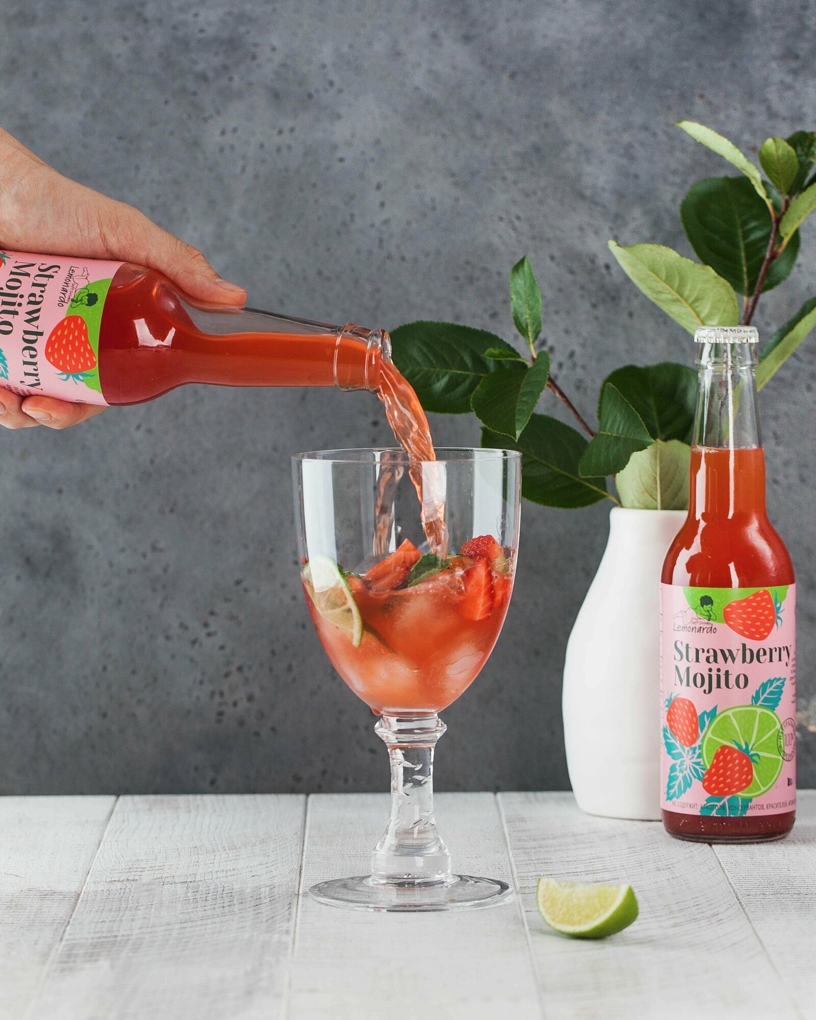 Напиток газированный Лимонад Клубничный Мохито без сахара / Lemonardo Strawberry Mojito, 330мл. 12шт - фотография № 3