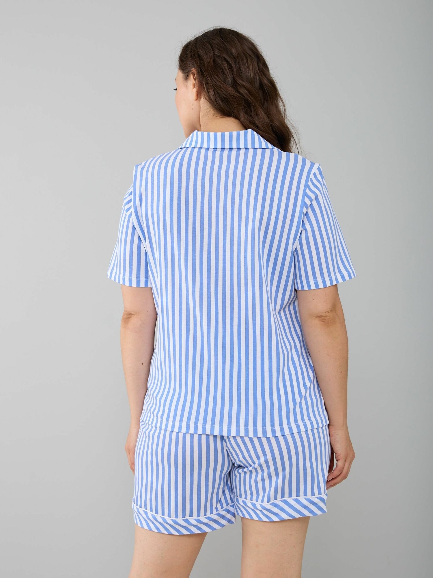 Домашняя женская пижама Алтекс с шортами и рубашкой голубая, размер 50 - фотография № 3