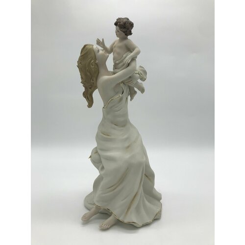 Статуэтка фарфоровая Девушка с ребенком h-43 см