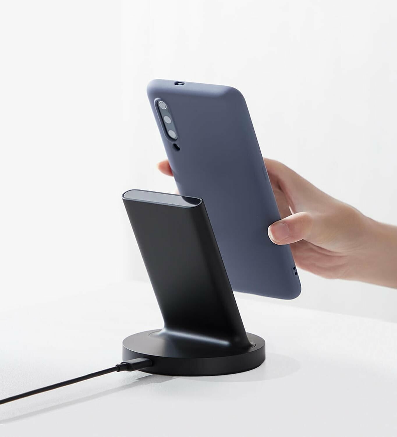 Беспроводное зарядное устройство XIAOMI Mi 20W Wireless Charging Stand, USB type-C, 2A, черный - фото №4