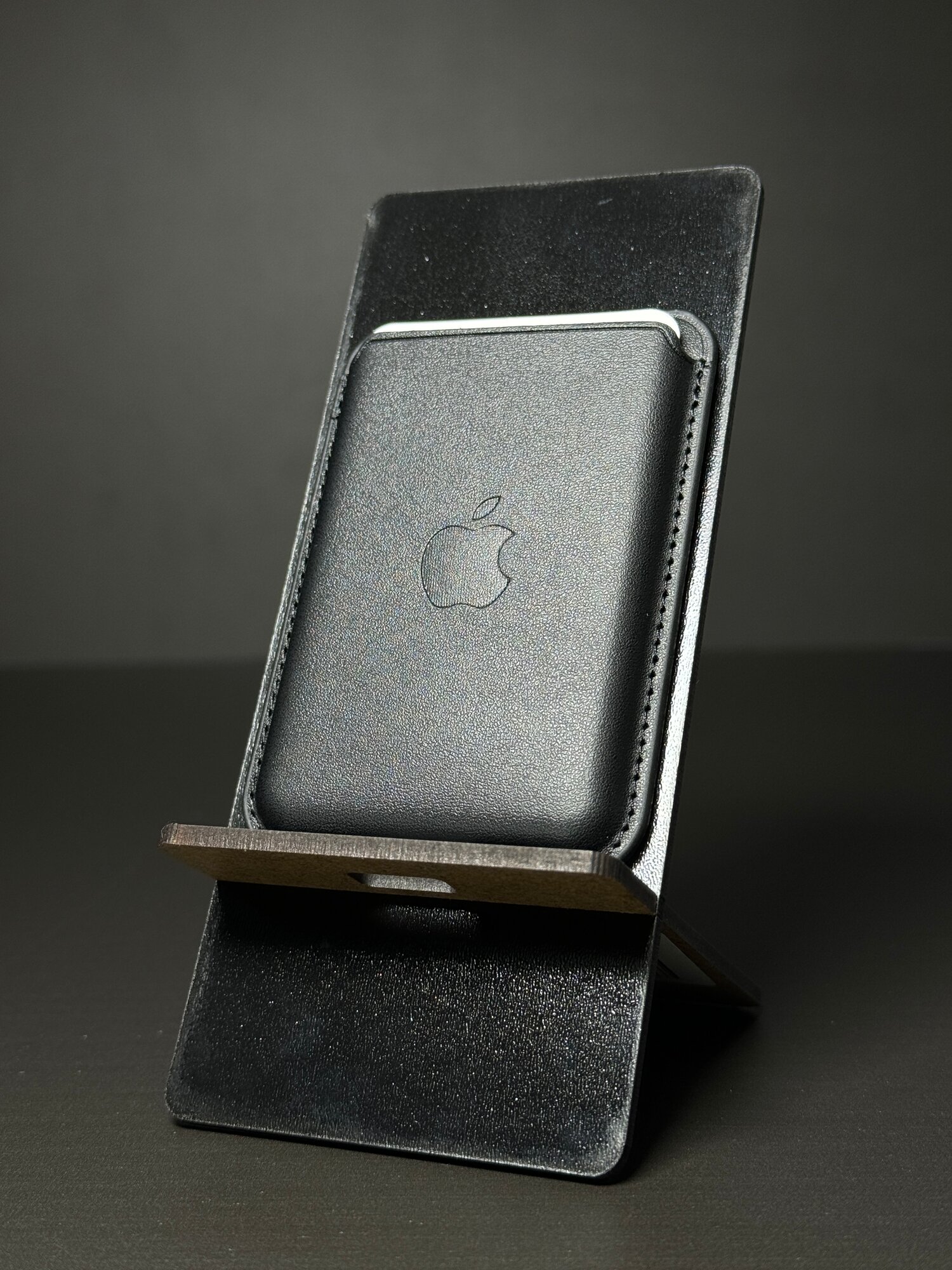 Кожаный картхолдер MagSafe для iPhone / Айфон / Cardholder / Визитница / Leather Wallet with MagSafe