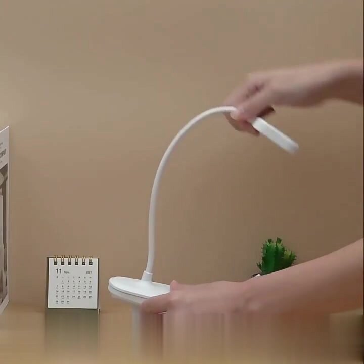 Настольный яркий LED светильник-лампа на прищепке с 3 уровнями яркости с USB зарядкой в комплекте — фото 1