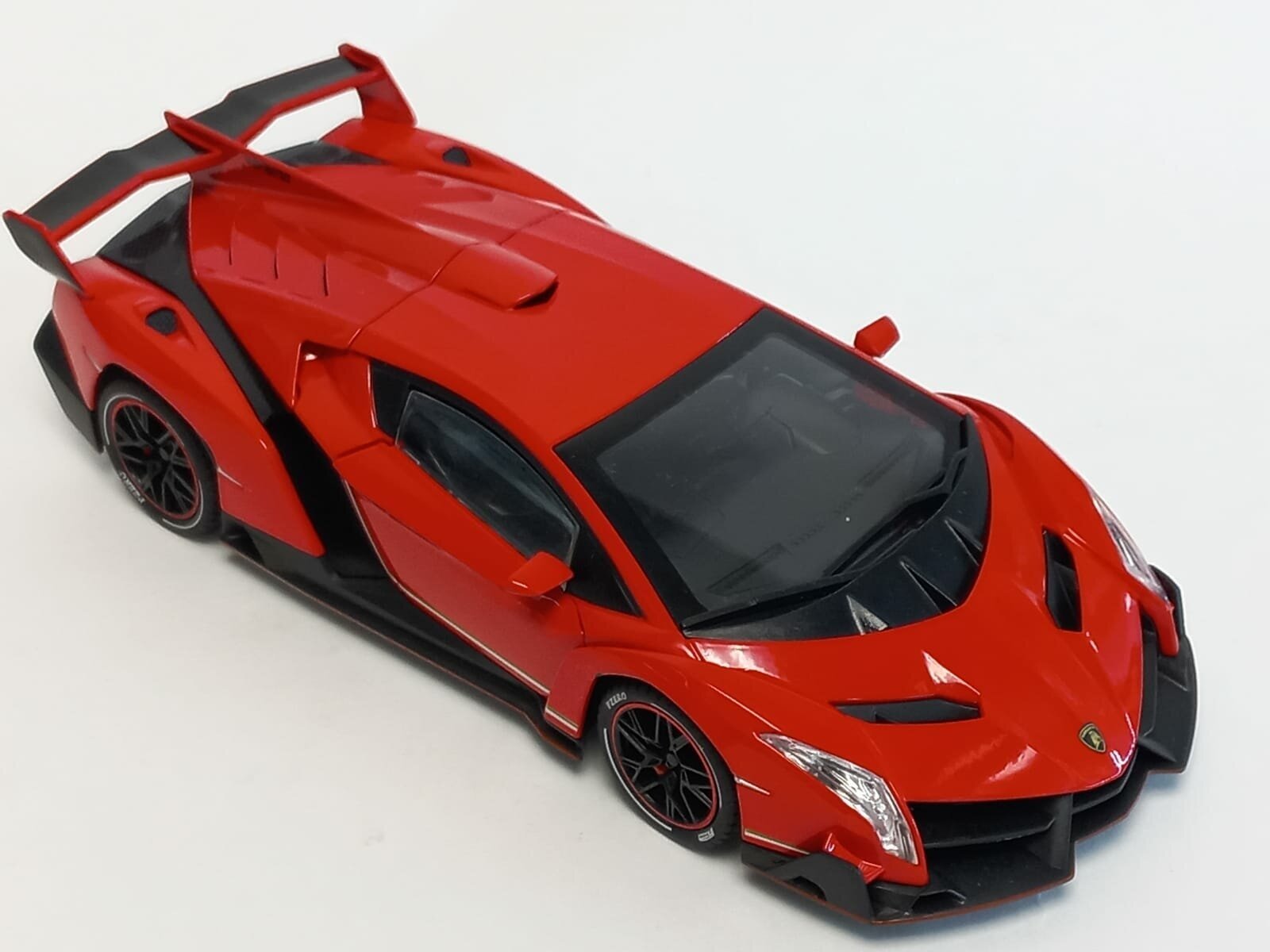 Машинка с дымом Lamborghini 1:24 металлическая, с клаксоном, свет, звук