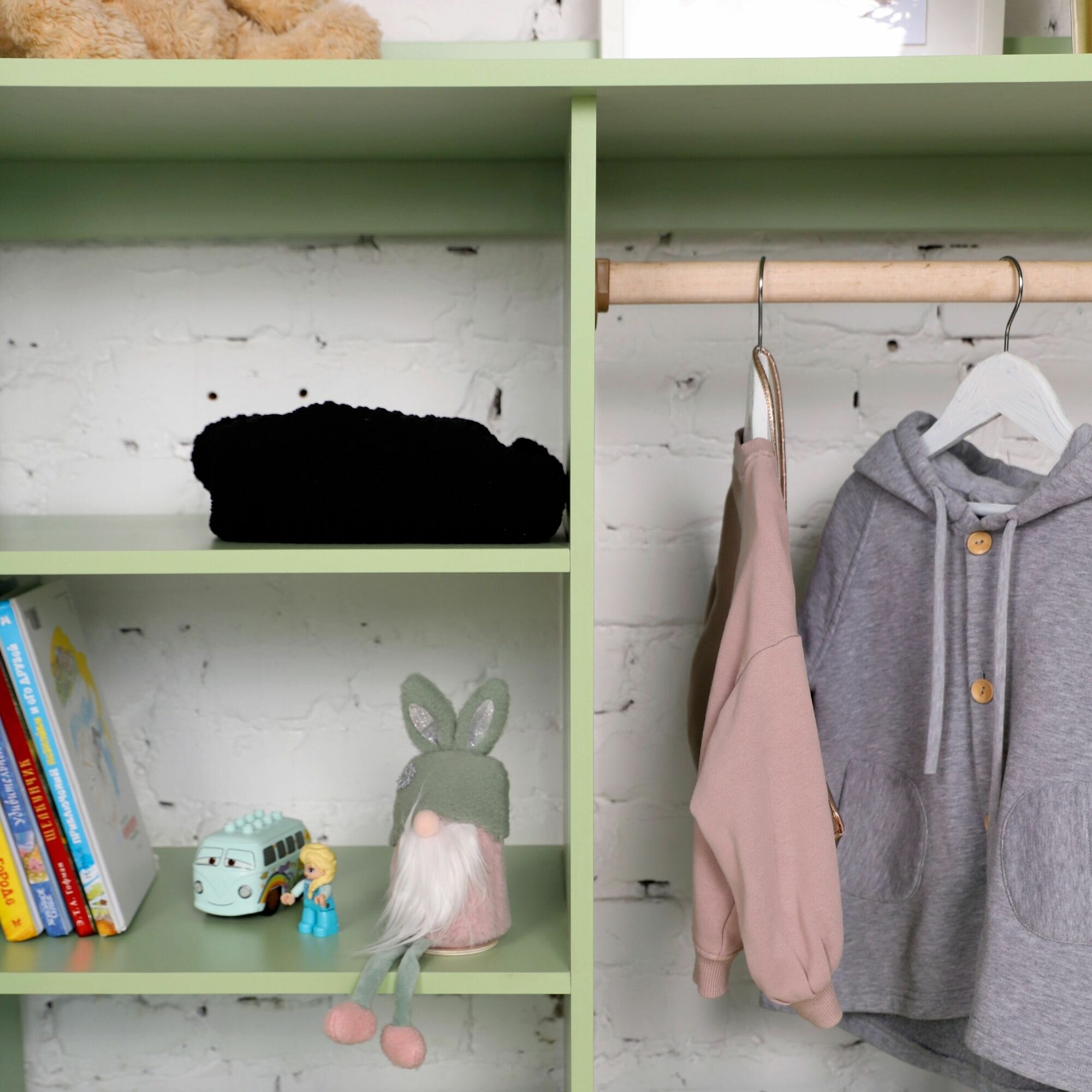 Детский шкаф Nils для одежды с полками для хранения вещей Салатовый 110х53х100 см. Гардероб Монтессори для детей. - фотография № 11
