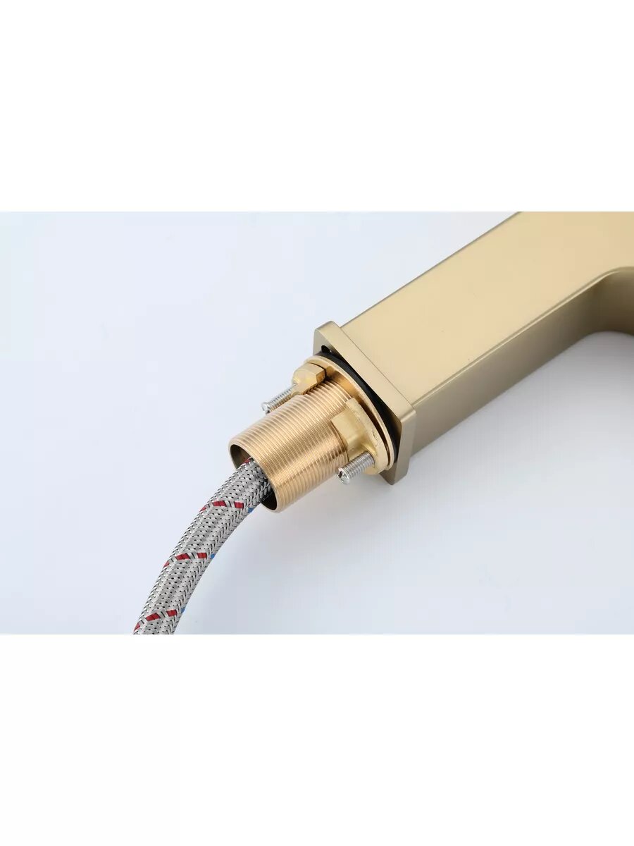 Смеситель для раковины Gappo G1017-3 сатиновое золото низкий — фото 1