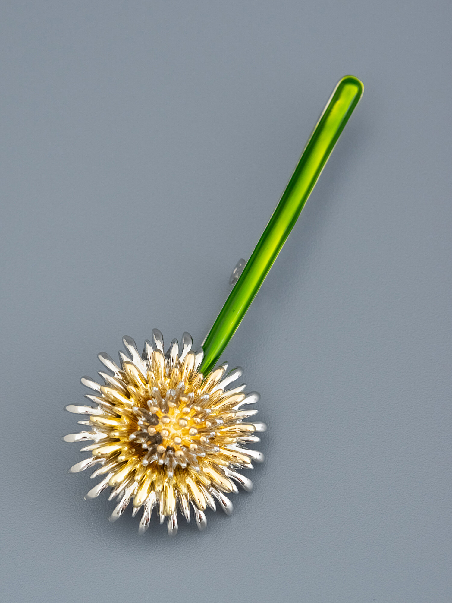 Брошь ЖемАрт, 1 шт., зеленый, серебряный, золотой — фото 1