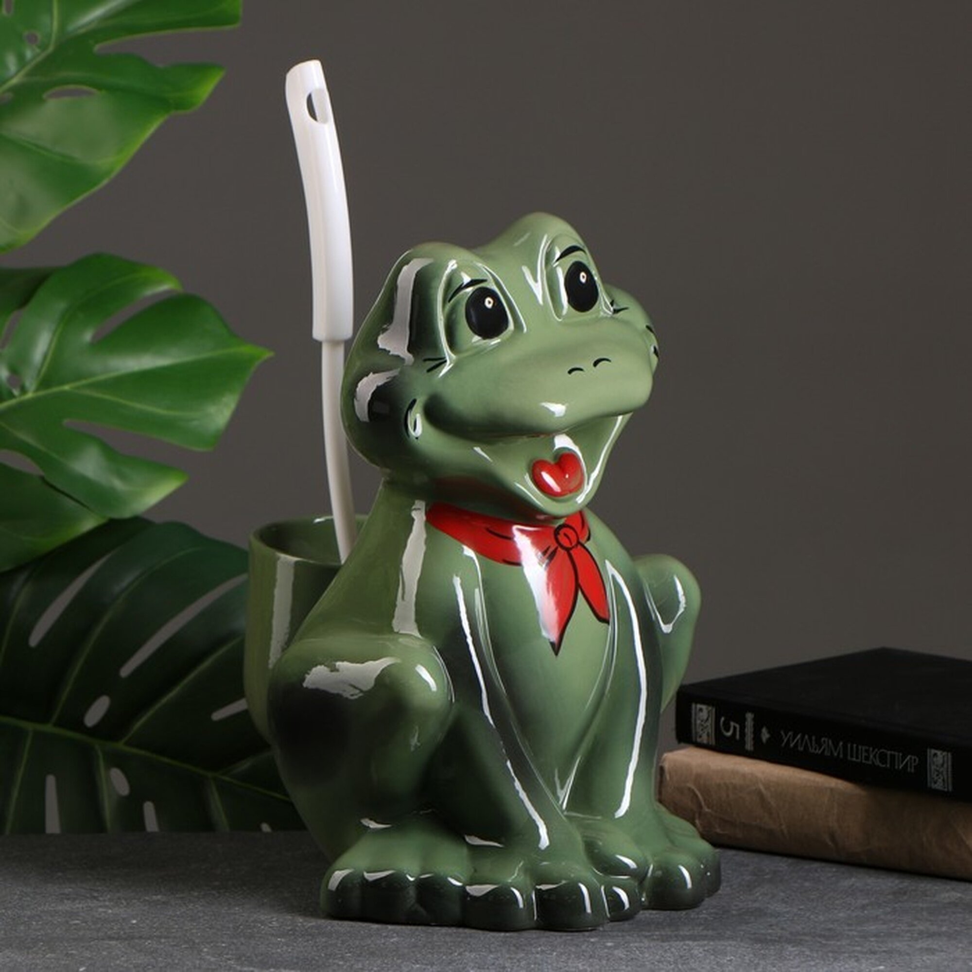Ёршик для унитаза Хорошие сувениры  Лягушка   фарфоровый  зеленый  с подставкой