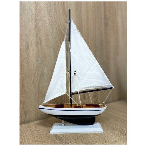 Модель корабля с парусами 28х6х43 см
