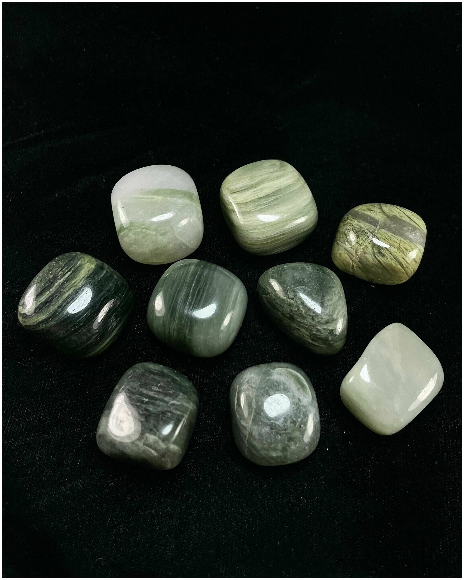 Натуральный камень Галтовка Яшма зеленая полосатая для декора, поделок, бижутерии, 2-2,5 см, 1 шт - фотография № 2
