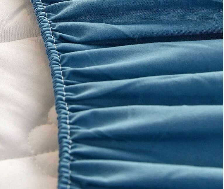 Наматрасник чехол с резинкой по периметру синего цвета 180/200 см - фотография № 6