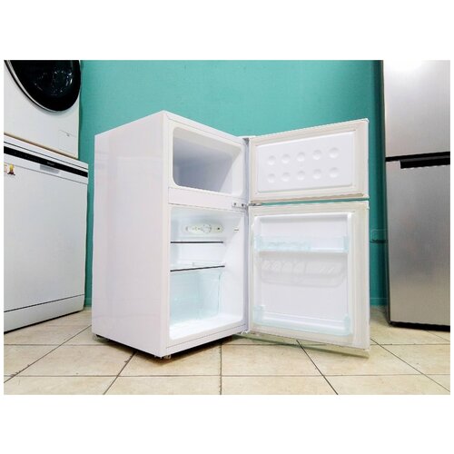 Холодильник маленький узкий Tesler RCT - 100