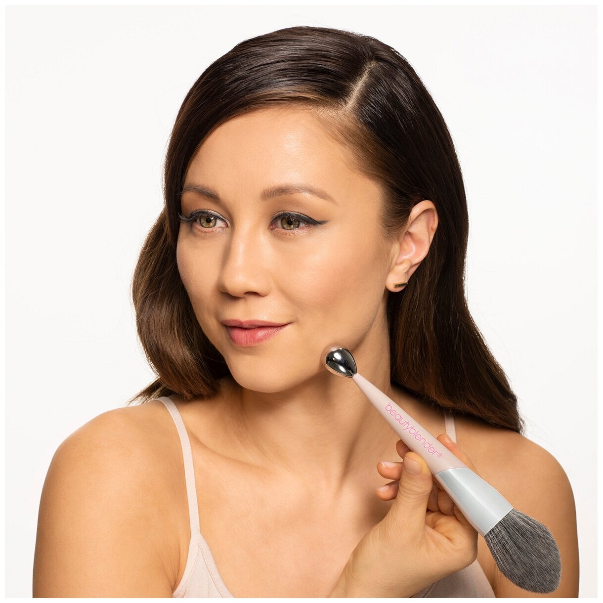 Beautyblender Кисть Big boss™ powder brush & cooling rolle с охлаждающим роллером для пудры (Beautyblender, ) - фото №4