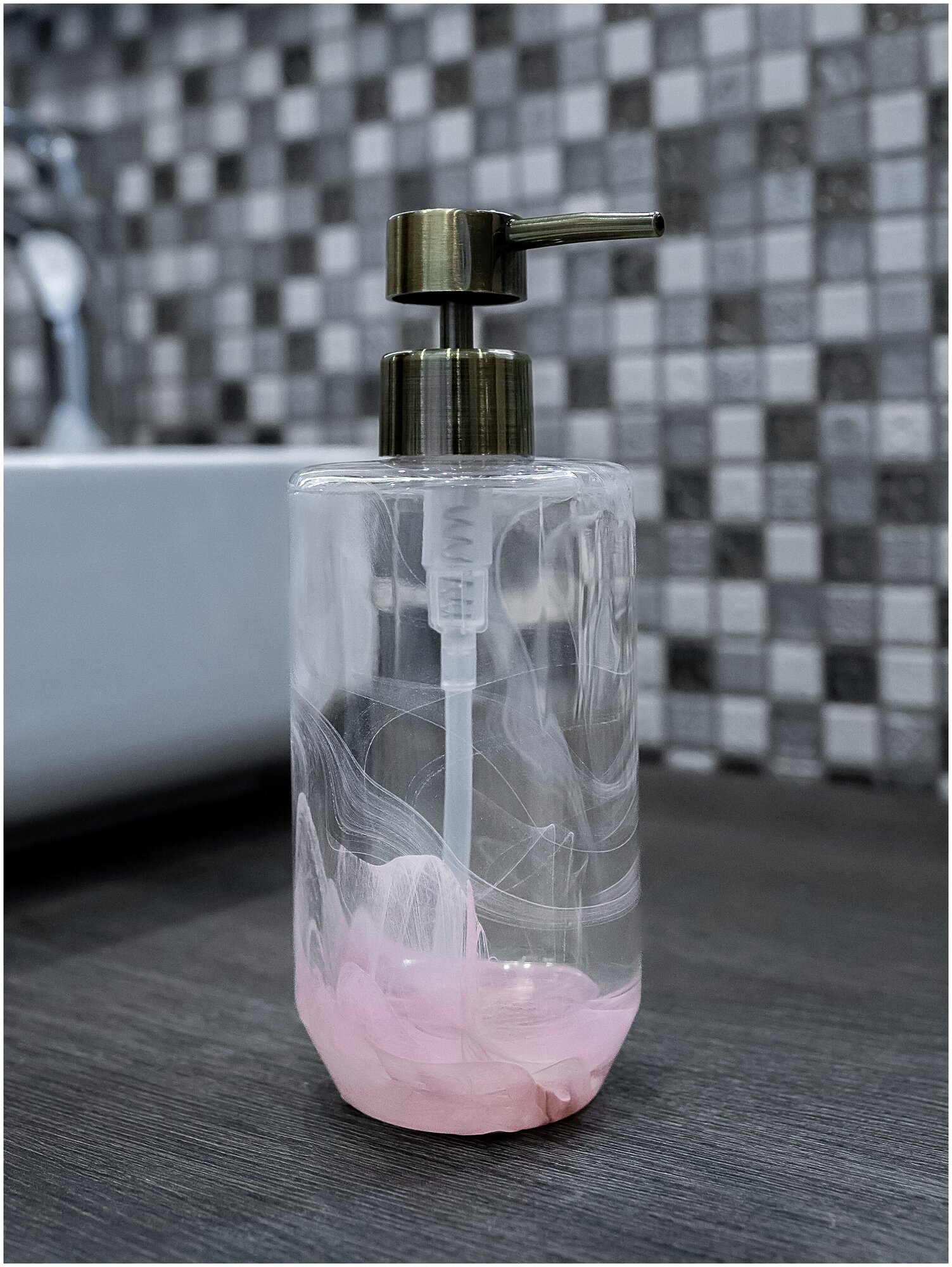 Дозатор для жидкого мыла стеклянный PROFFI HOME PH11238 PINK TRENDY