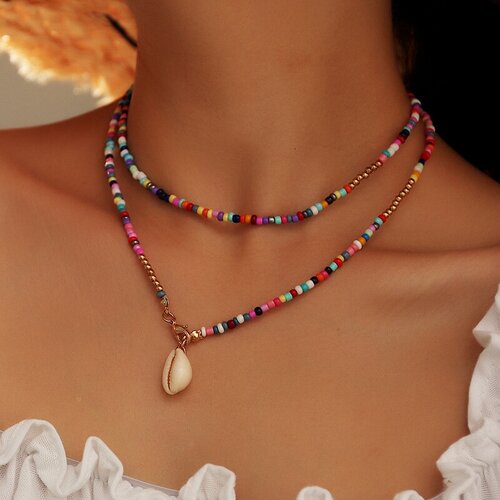 фото Ожерелье из разноцветного бисера с ракушкой higirl