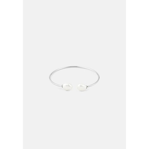 Жесткий браслет Freeform Jewellery, жемчуг имитация, размер one size, диаметр 8 см, серебряный