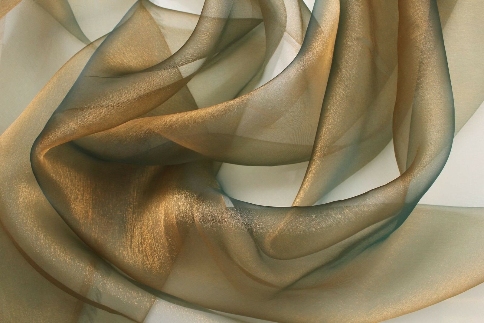 фото Ткань Органза-шанжан золотисто-малахитовая, перламутровая, ш148см, 0,5 м