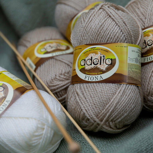 Пряжа ADELIA FIONA 50% шерсть, 50% акрил 50 г 90 м цвет №330 яр. голубой