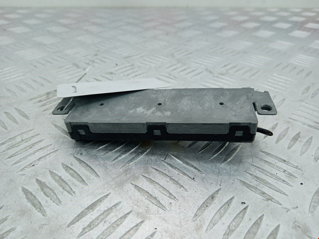 Усилитель антенны Audi A5 8T 8T0035225AA арт. 1844033