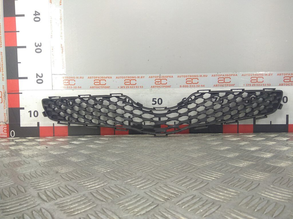 Решетка радиатора Toyota Yaris 2 531110D230 арт. 622472