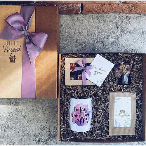 Подарочный набор Perfect Present для женщин / Оригинальный подарок с кружкой подруге / Подарочный набор учителю / Подарок воспитателю с кружкой / Подарочный набор руководителю / Подарок сотрудникам