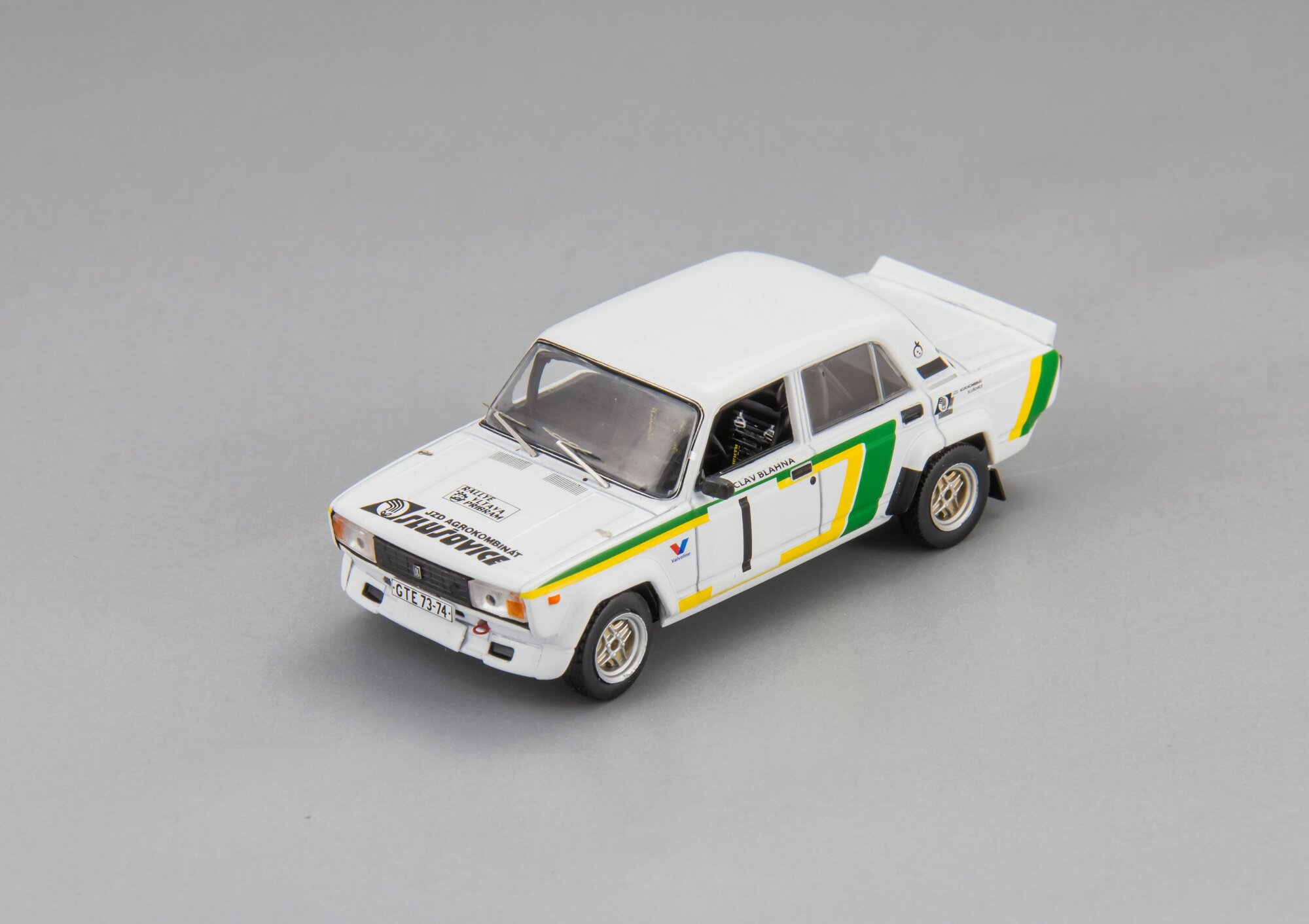 Коллекционная масштабная модель 1:43 Lada 2105 VFTS #1 Vltava Příbram Rallye 1988 V. Blahna/P. Schovanek от IXO
