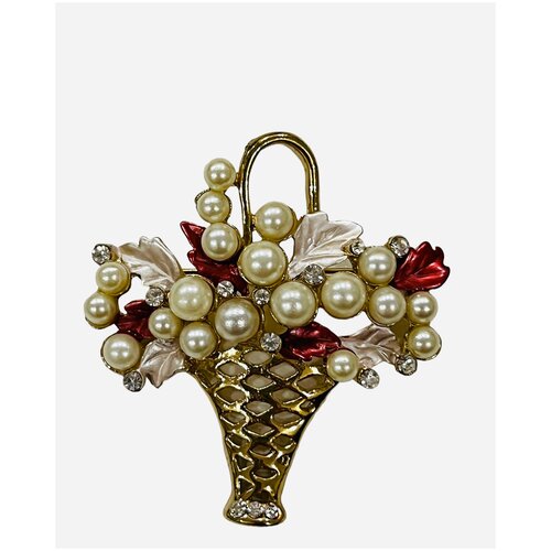 Брошь женская. Брошь Корзинка . Жемчуг .Стразы. Эмаль.Материал металл. Размер 5см.на 5см