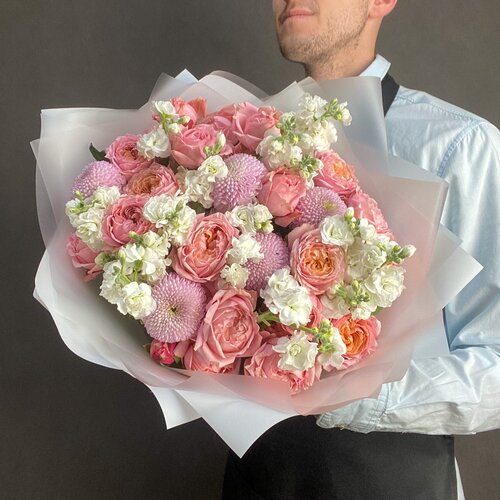 Букет живых цветов с кустовой розой Джульетта и хризантемой Момоко, цветочный магазин Wow Flora