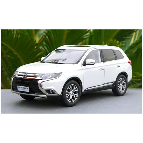 Коллекционная модель Mitsubishi Outlander (белый) 1:18 Лимитированный выпуск