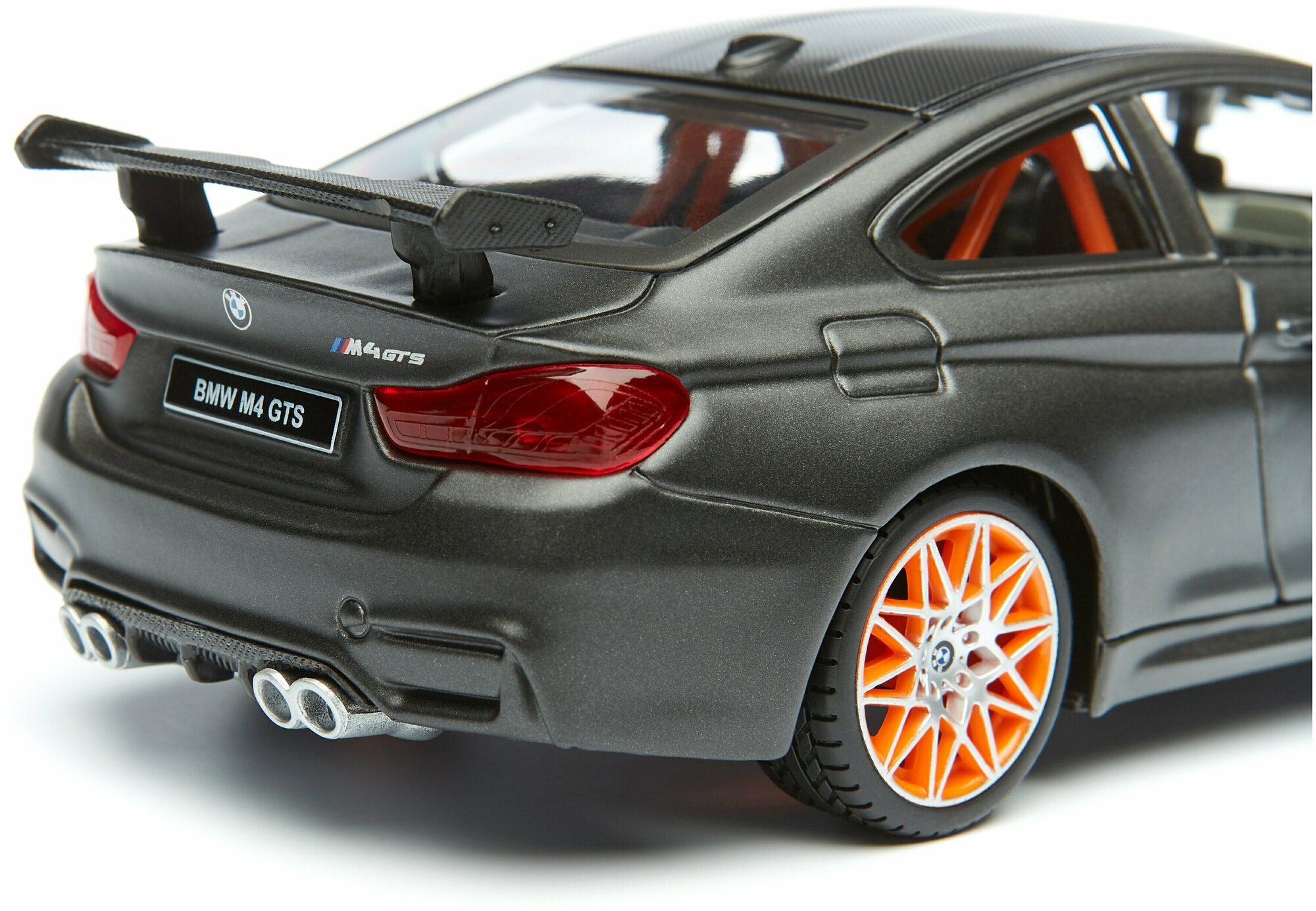 Машинка Maisto 1:24 BMW M4 GTS, черная с оранжевыми дисками - фото №8