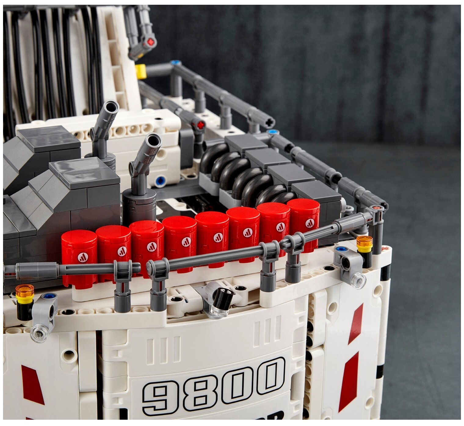 Конструктор LEGO Technic Экскаватор Liebherr R 9800 - фото №10